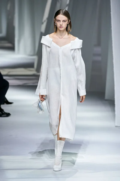 Look 10
